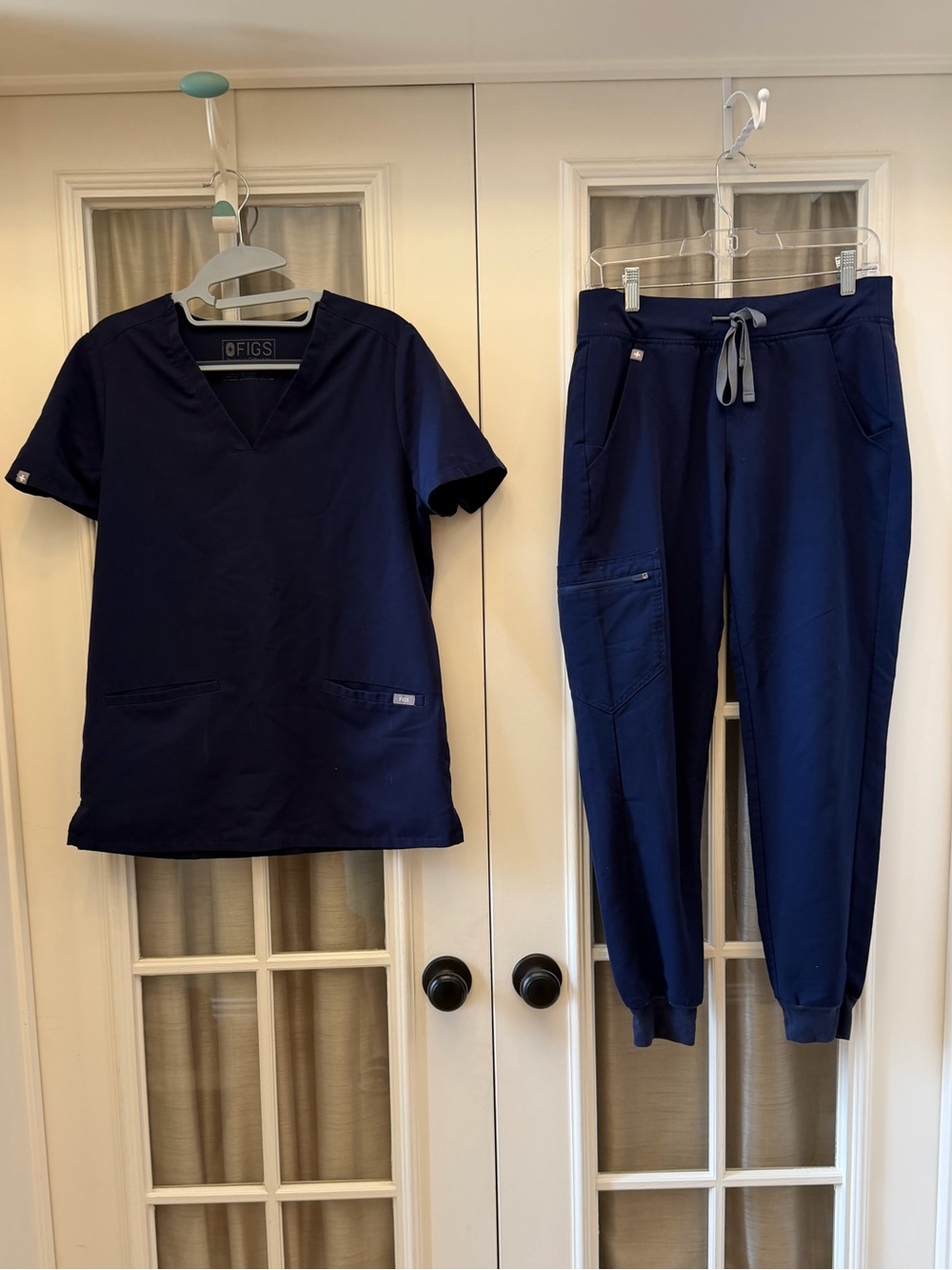 ✅ MEDIUM Navy Women’s Figs Sctub Jogger Set EUC
